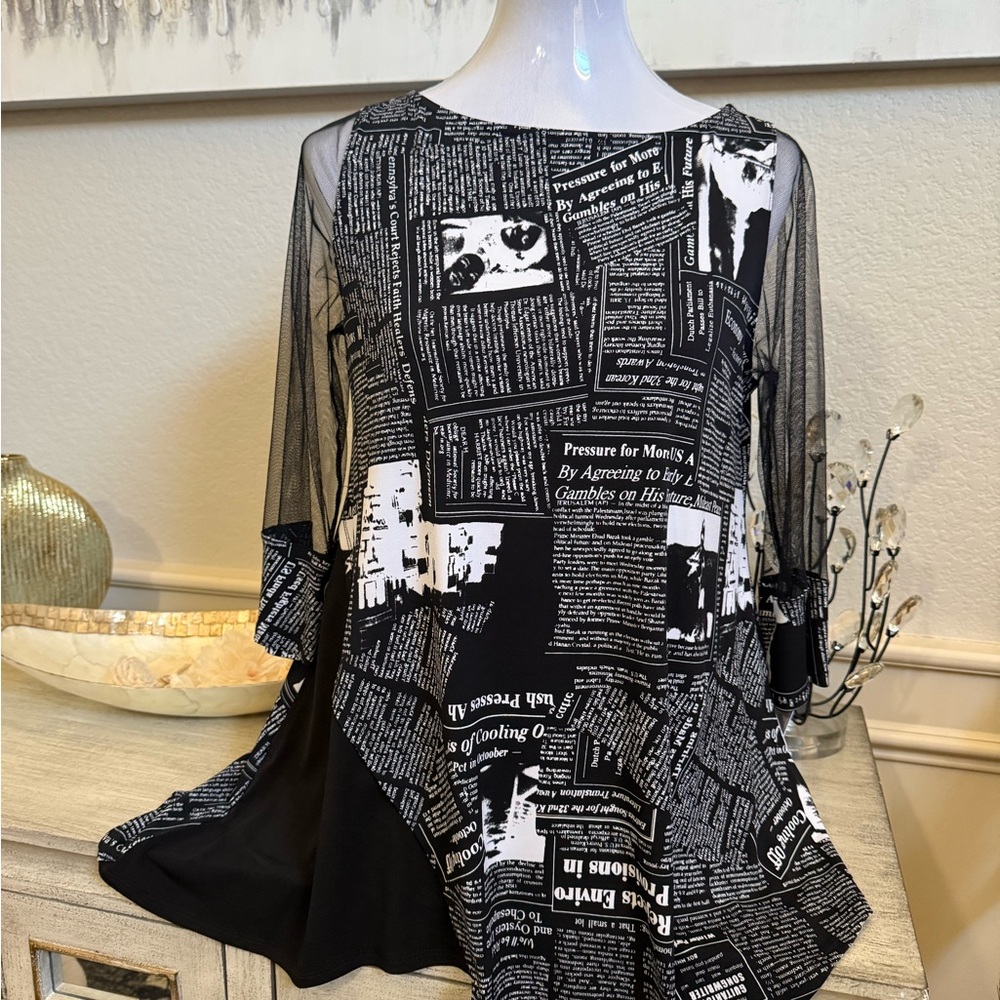 NWT I.C by Connie K Black and White Newspaper Print Tunic size S